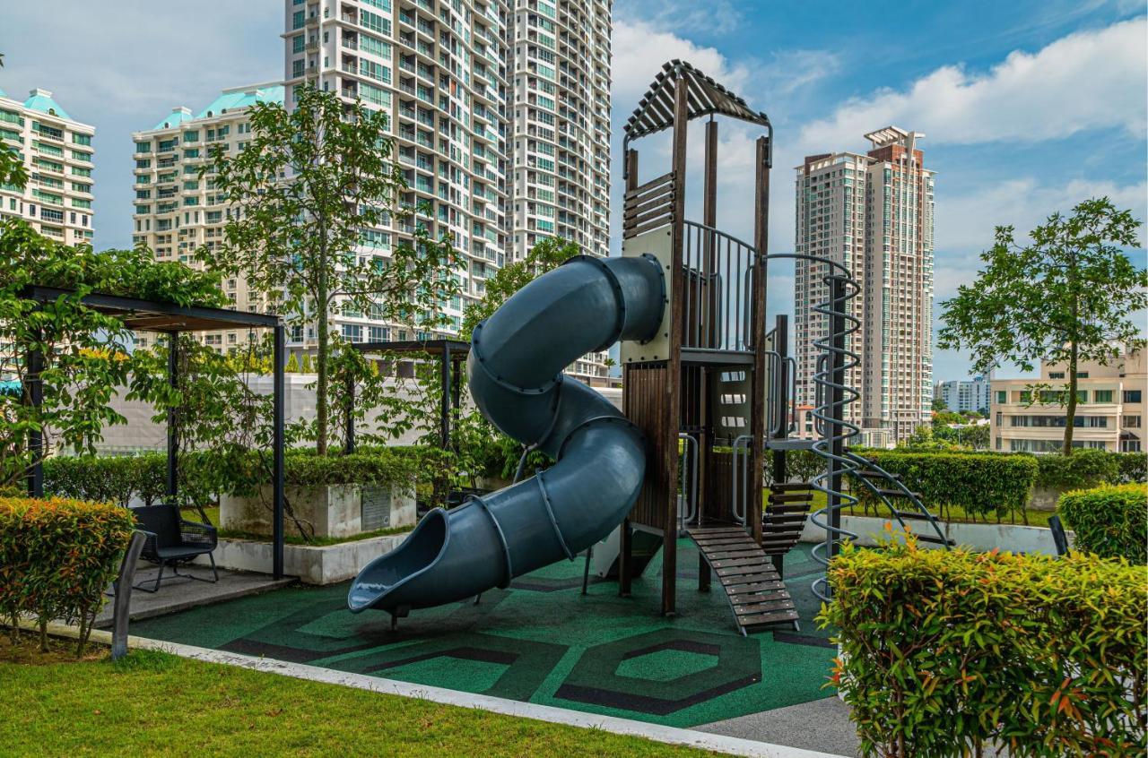 Tanjung Tokong Fantasy Funland Retreat By The Only Bnb מראה חיצוני תמונה